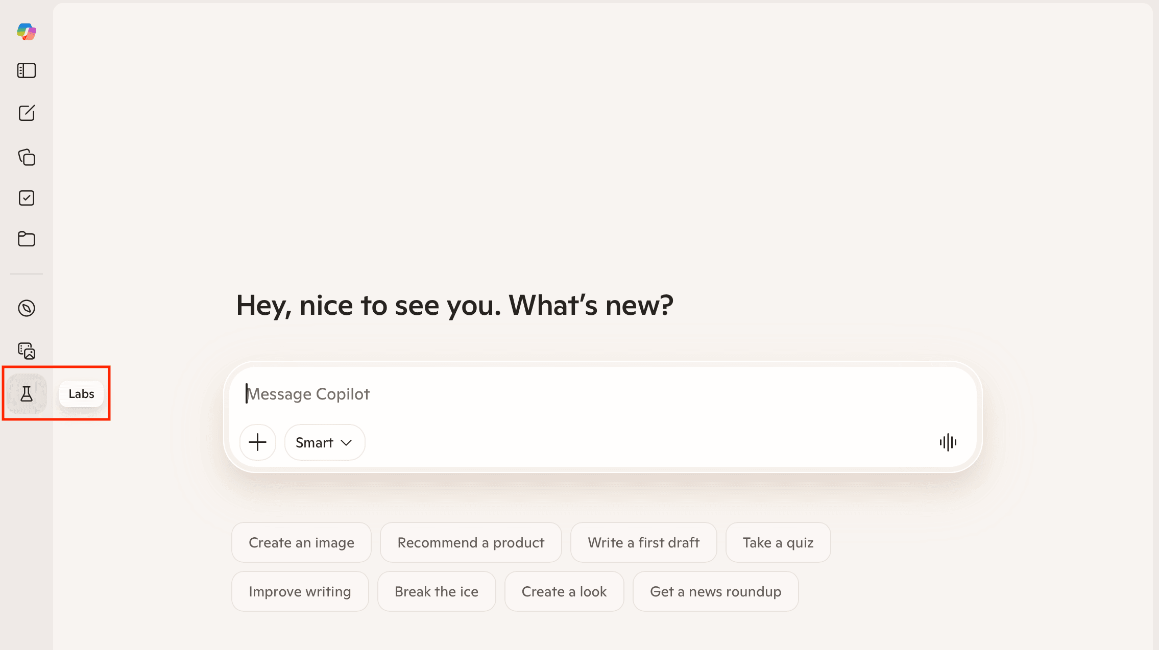 Copilot interface met de Labs-knop gemarkeerd in de zijbalk